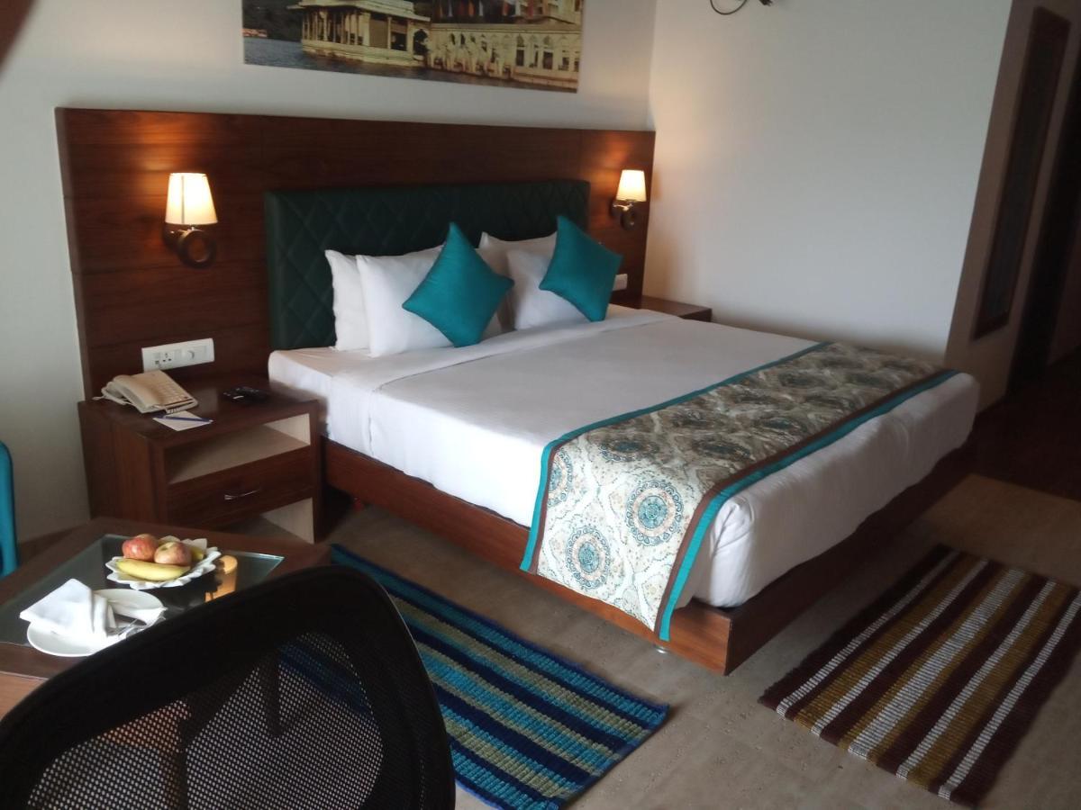 แบมบู สา รีสอร์ต แอนด์ สปา Hotel อุเดเปอร์ ภายนอก รูปภาพ